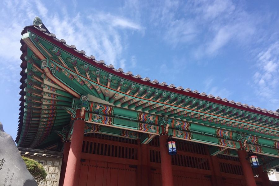 Close up of the detail on the roof of a building in Korea